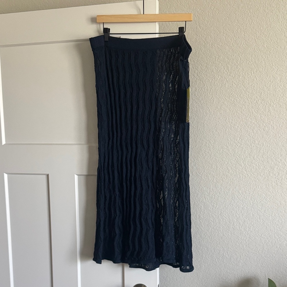 Chic Navy Lace Midi Skirt